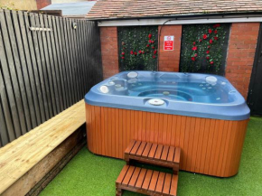 Friends House, Hot Tub, Sleeps 8